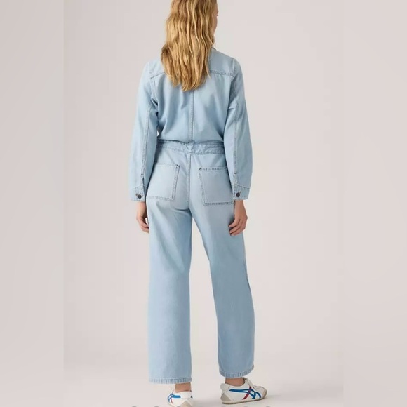 Levi's Iconic Denim Wide Leg Jumpsuit Button Down Front NWT
Size Medium - Picture 4 of 11